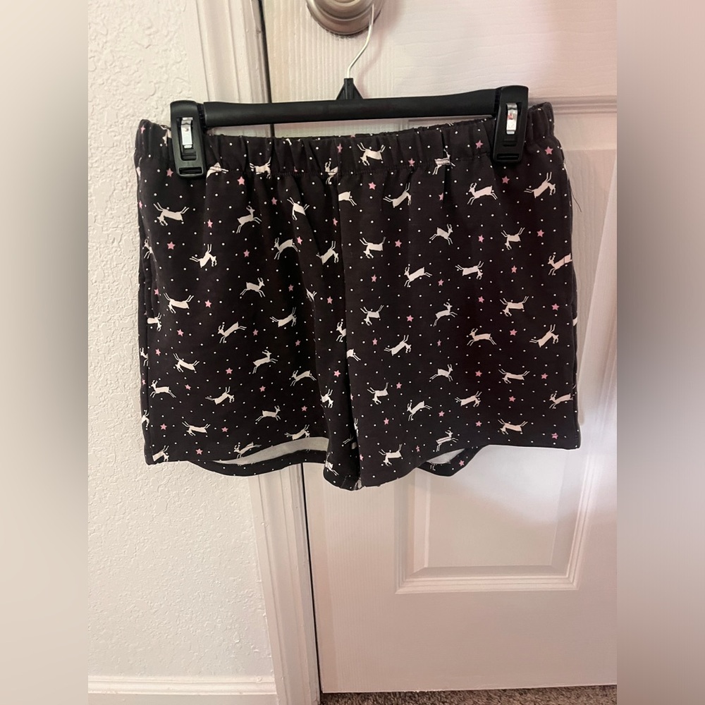 Women’s small pink lounge set with matching shorts.